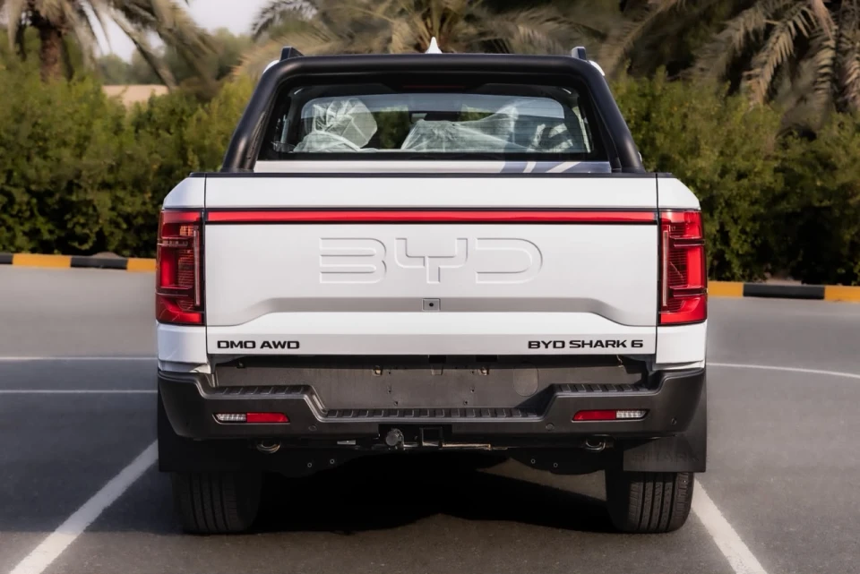 BYD Shark 6 2026 White – AWD Plug-in Hybrid Pickup 2026 Dubai 2000 Cars